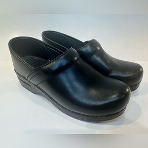 Dansko Professional Women's Black Leather Clog SZ EU 38 (US 7.5 - 8)